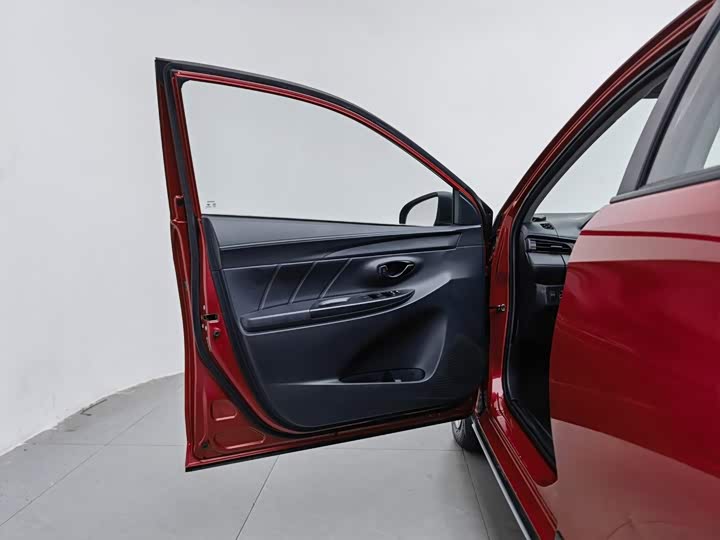 Toyota Yaris L Hatchback, 2022 — фото 8 из 9