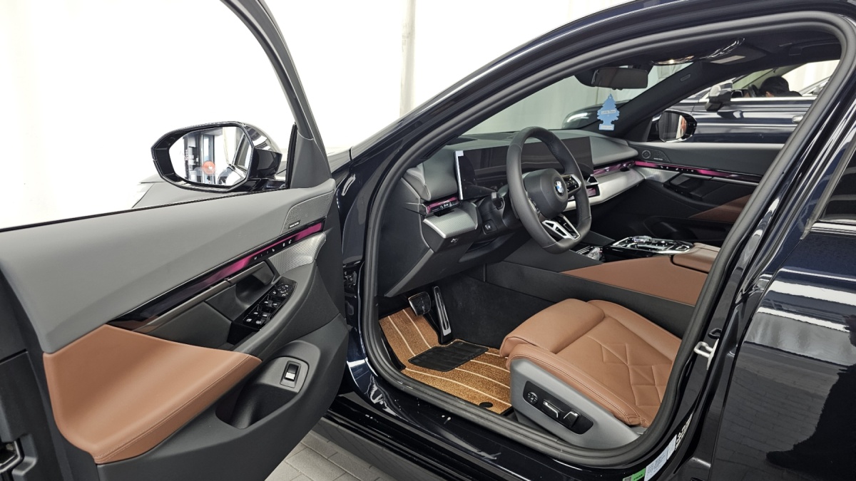 BMW 5 Series, 2025 — фото 9 из 12