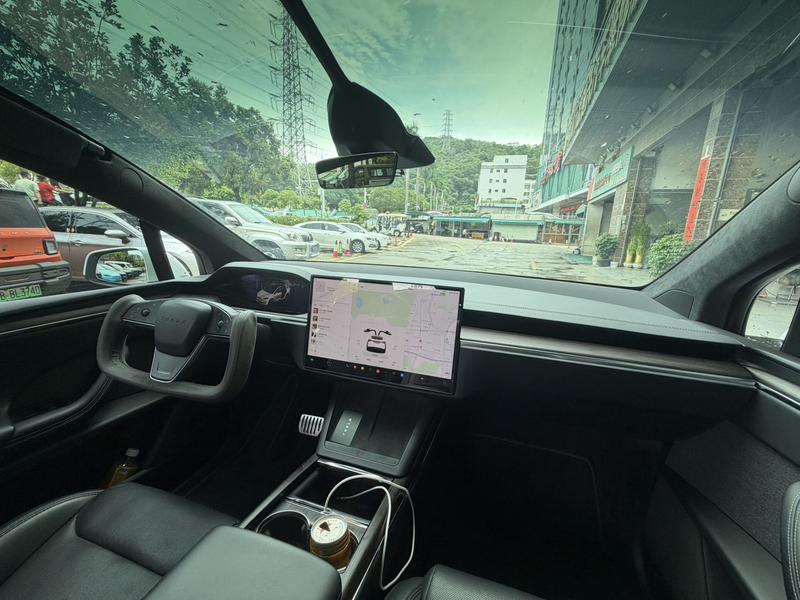 Tesla Model X, 2023 — фото 7 из 12