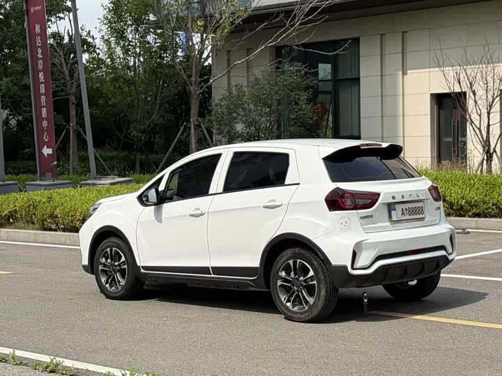 Geely Geometry EX3, 2022 — фото 7 из 9