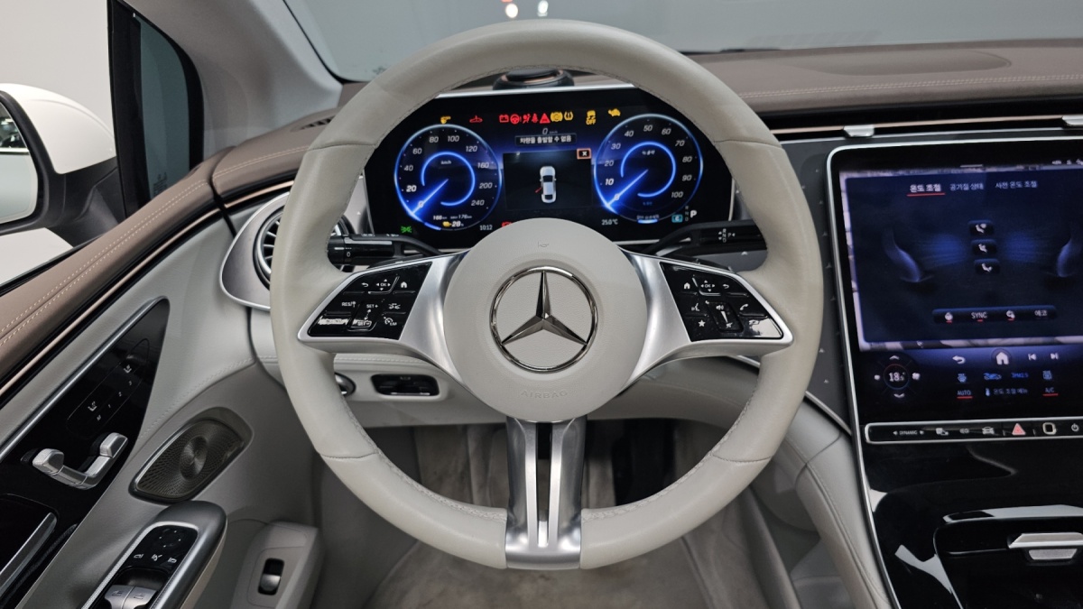 Mercedes-Benz EQE, 2023 — фото 12 из 12