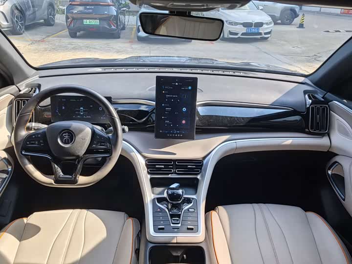 BYD Song Pro Hybrid, 2024 — фото 7 из 9