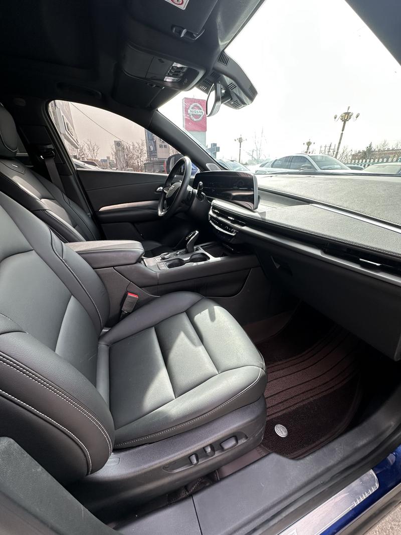 Cadillac XT4, 2024 — фото 10 из 12
