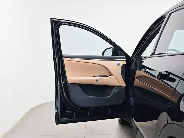BAIC Arcfox Alpha T5, 2025 — фото 8 из 9