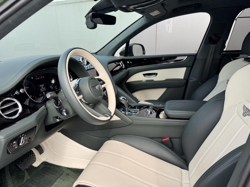 Bentley Bentayga, 2023 — фото 11 из 12