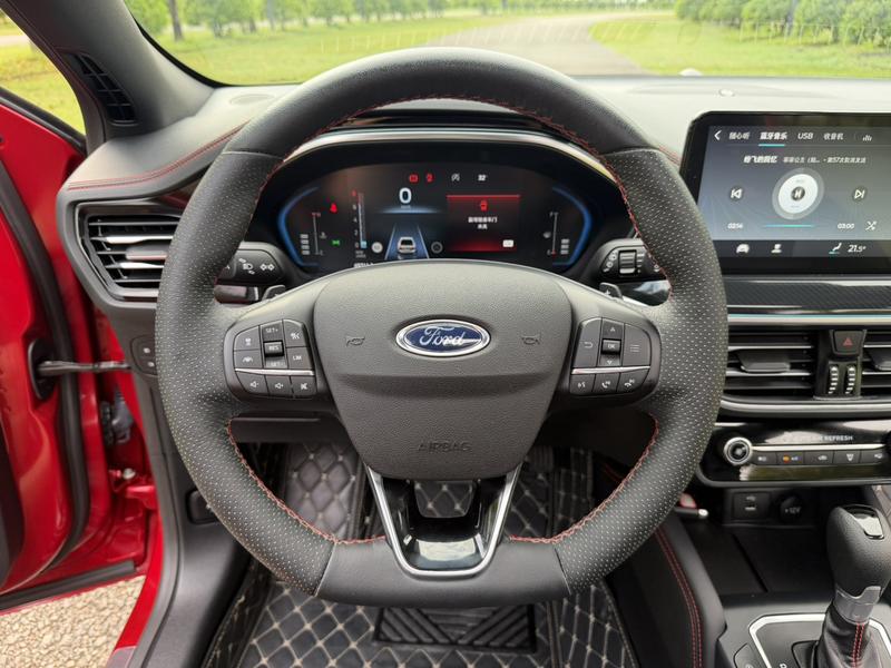 Ford Focus, 2022 — фото 12 из 12