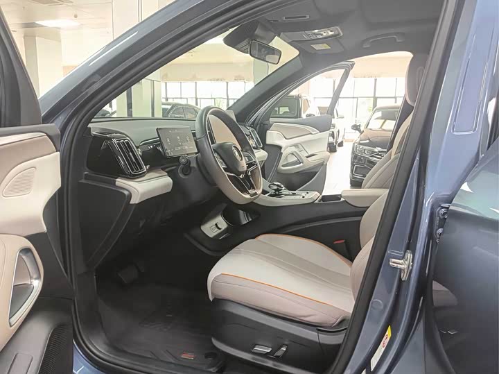 BYD Song Pro Hybrid, 2024 — фото 4 из 9