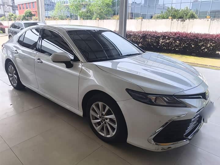 Toyota Camry, 2022 — фото 4 из 9