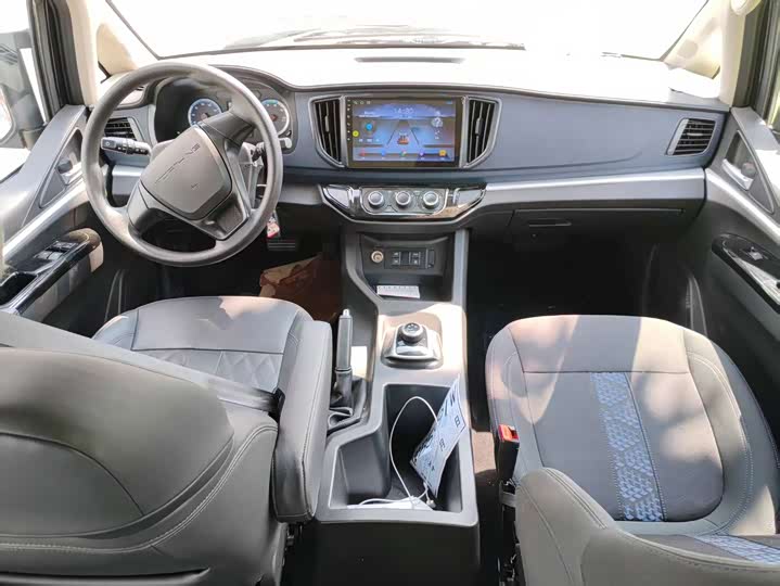 Dongfeng Forthing Lingzhi M5 EV, 2026 — фото 7 из 9