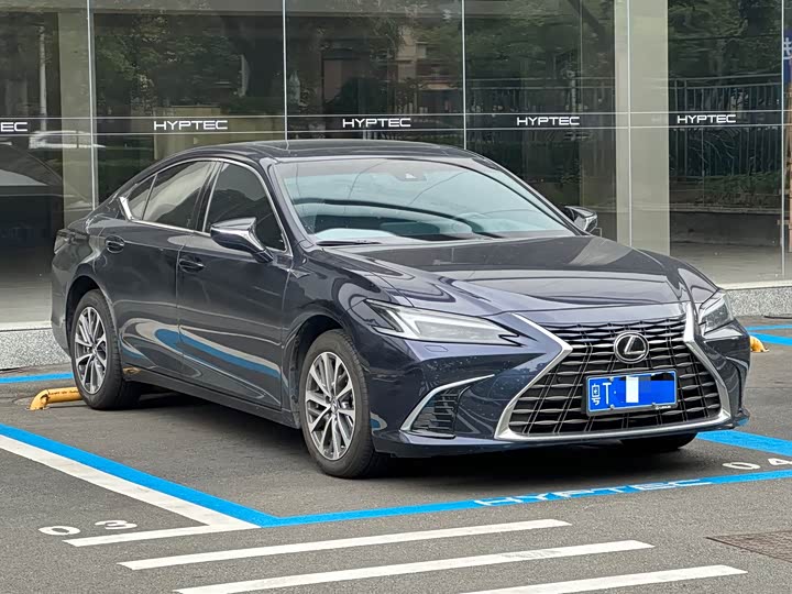 Lexus ES, 2025 — фото 3 из 3