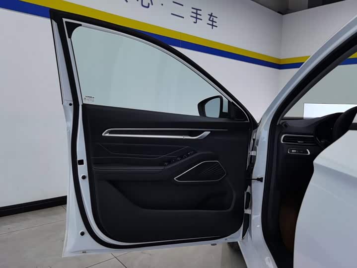 Geely Emgrand, 2023 — фото 7 из 9