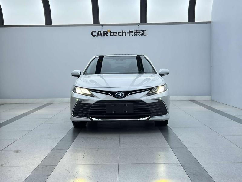 Toyota Camry, 2023 — фото 2 из 12