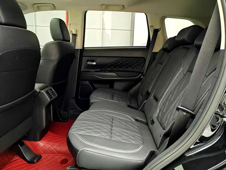 Mitsubishi Outlander, 2022 — фото 6 из 9