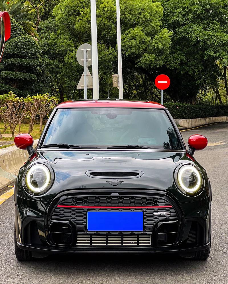 Mini Mini JCW, 2022 — фото 2 из 12