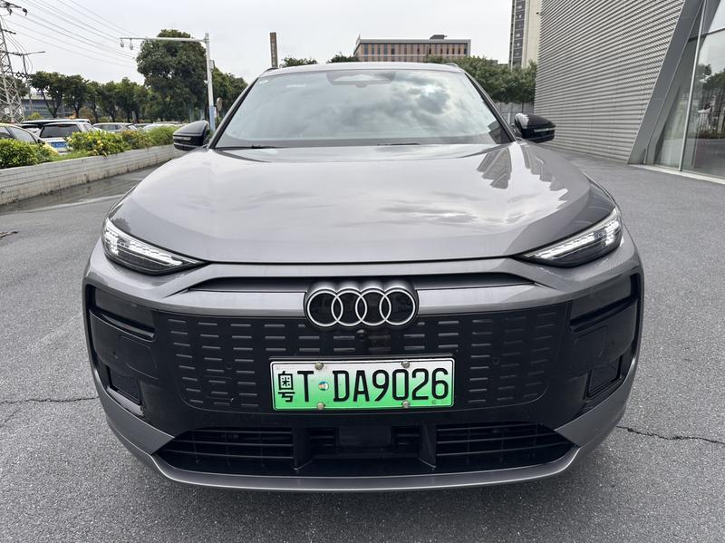 Audi Q6L e-tron, 2025 — фото 2 из 9