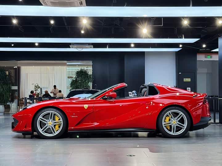 Ferrari 812, 2024 — фото 3 из 9