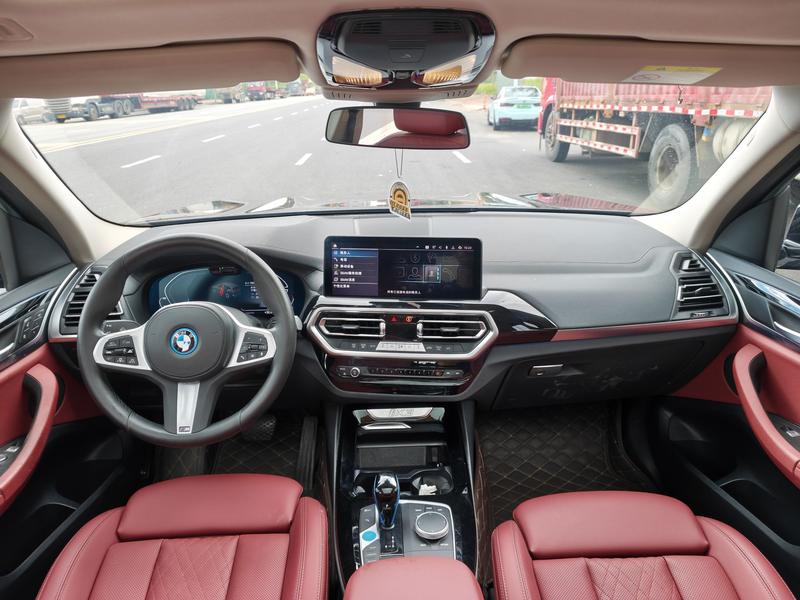 BMW iX3, 2021 — фото 7 из 10
