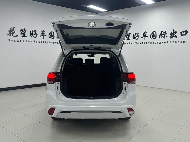 Mitsubishi Outlander, 2022 — фото 7 из 9