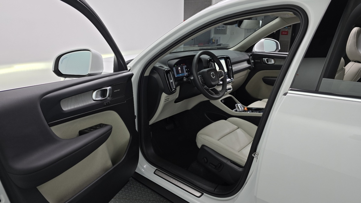 Volvo XC40, 2024 — фото 10 из 12