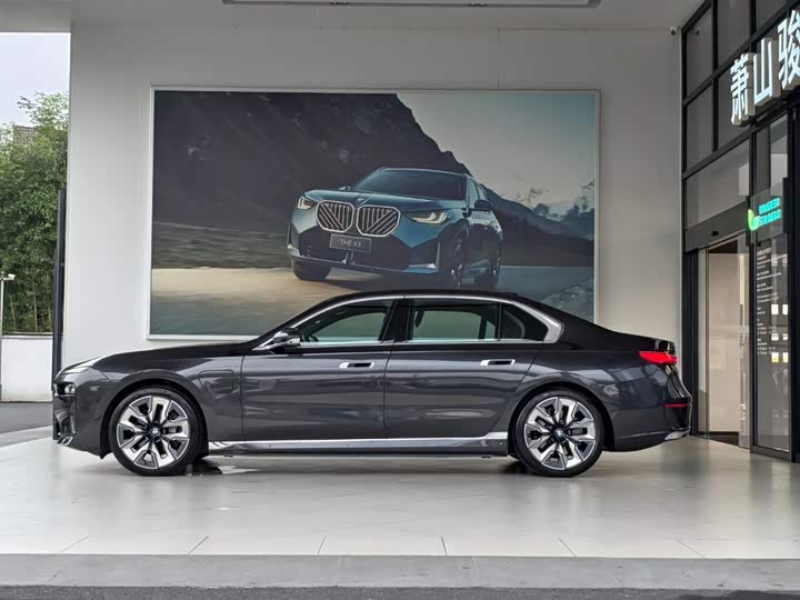 BMW i7, 2023 — фото 5 из 9