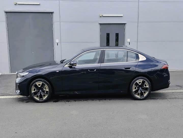 BMW i5, 2025 — фото 2 из 9