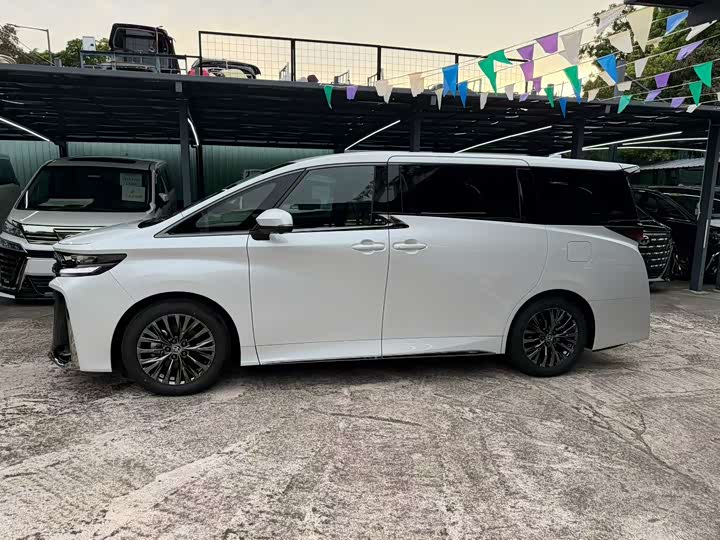 Toyota Alphard, 2026 — фото 4 из 9