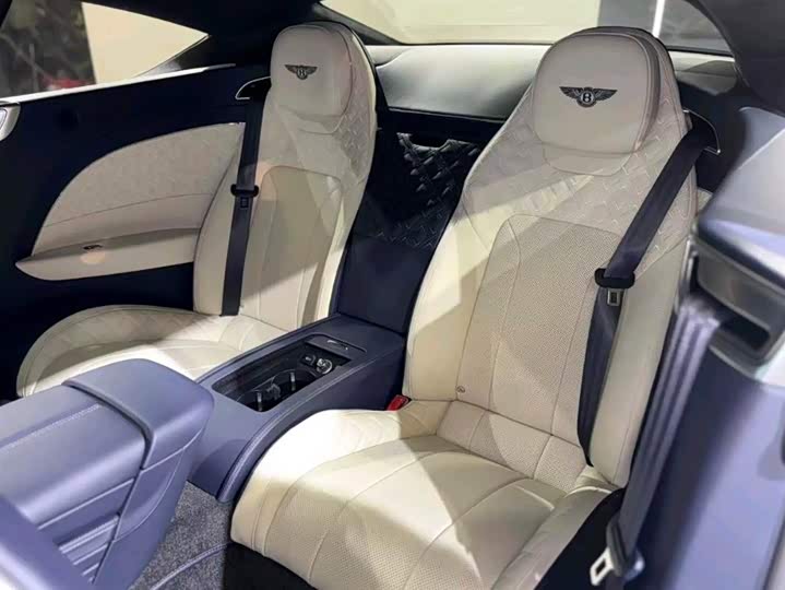 Bentley Continental GT, 2023 — фото 7 из 9