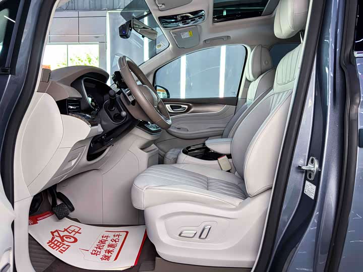 Roewe iMax 8, 2024 — фото 7 из 7