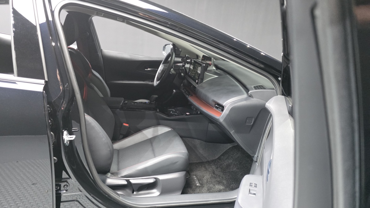 Toyota Prius, 2025 — фото 7 из 12
