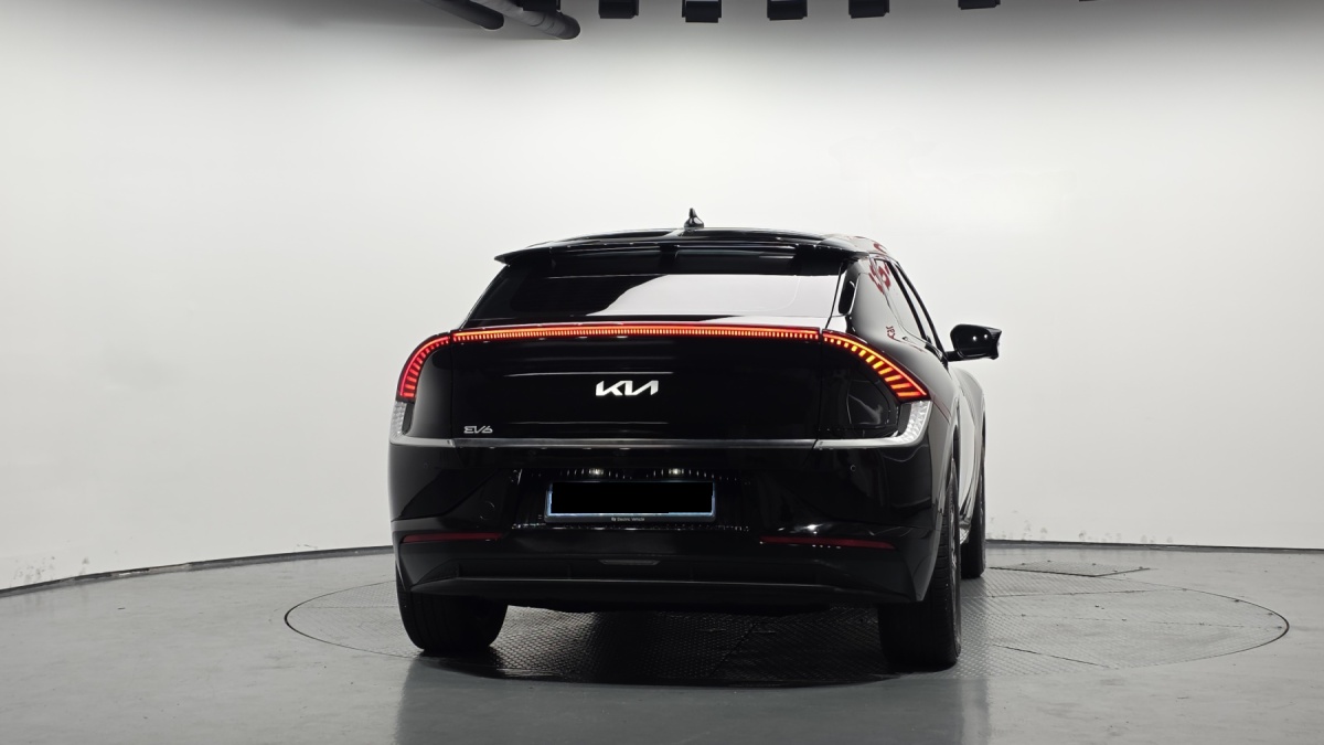Kia EV6, 2023 — фото 4 из 12