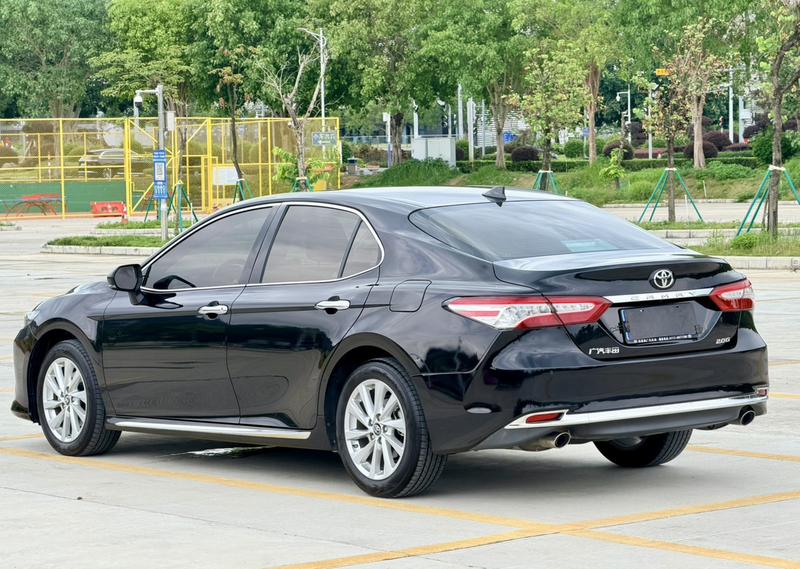 Toyota Camry, 2023 — фото 5 из 12