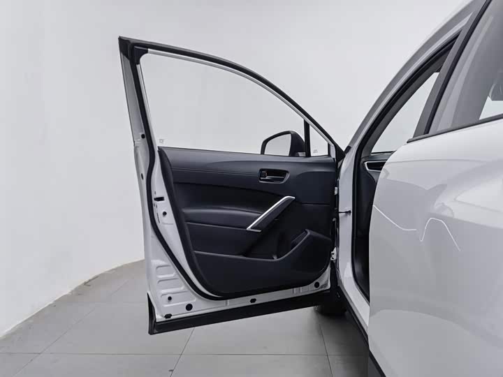 Toyota Corolla Cross, 2025 — фото 8 из 9