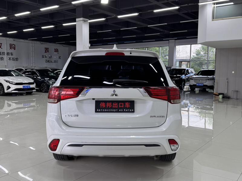 Mitsubishi Outlander, 2022 — фото 5 из 12