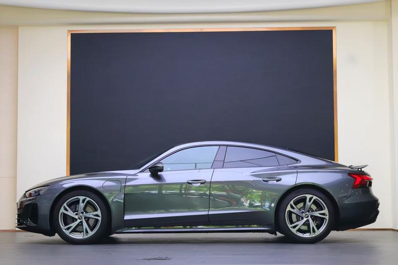 Audi e-tron GT, 2024 — фото 4 из 12
