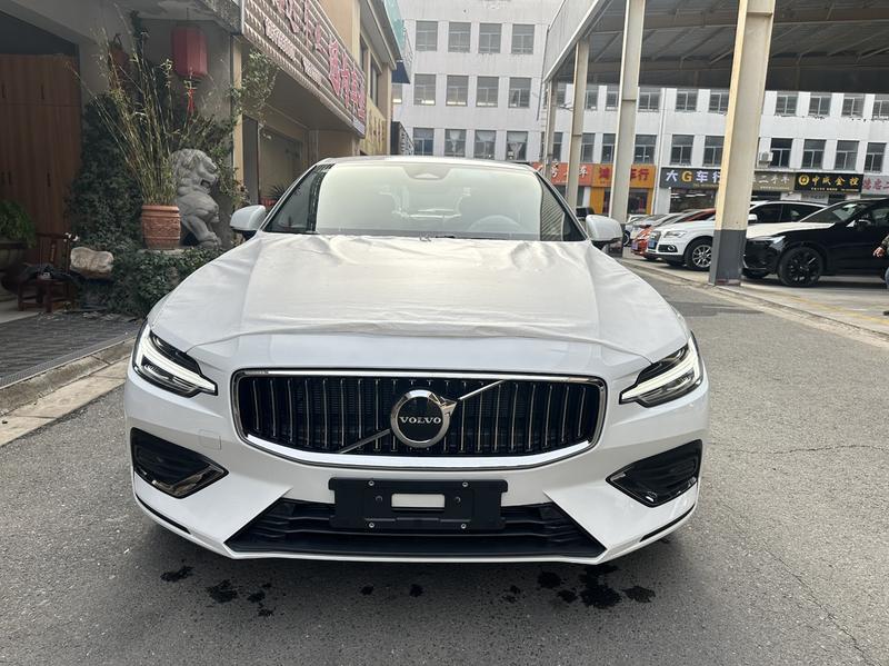 Volvo S60, 2025 — фото 2 из 12
