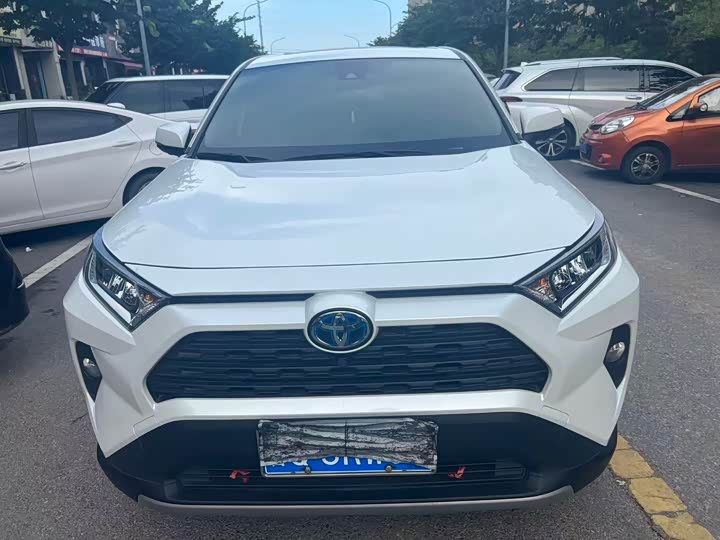 Toyota RAV4 Hybrid, 2022 — фото 2 из 9