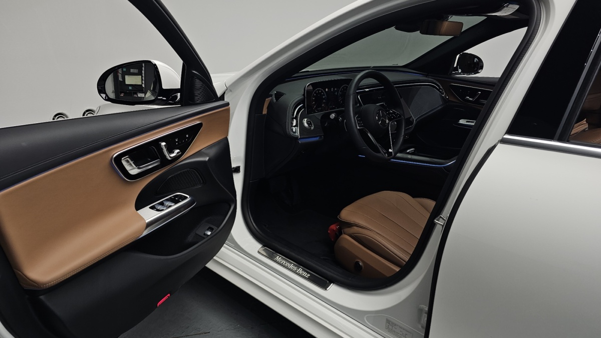 Mercedes-Benz E-Class, 2025 — фото 10 из 12