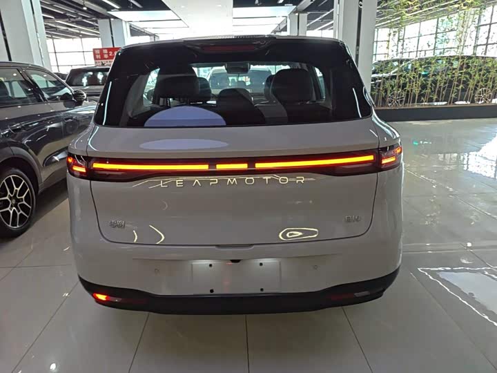 Leapmotor B10, 2024 — фото 6 из 9