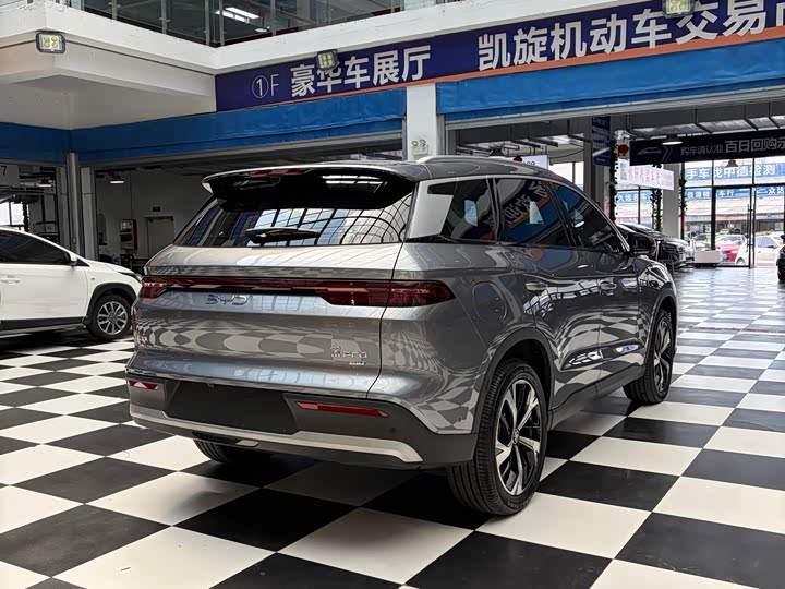 BYD Song Pro Hybrid, 2026 — фото 4 из 9