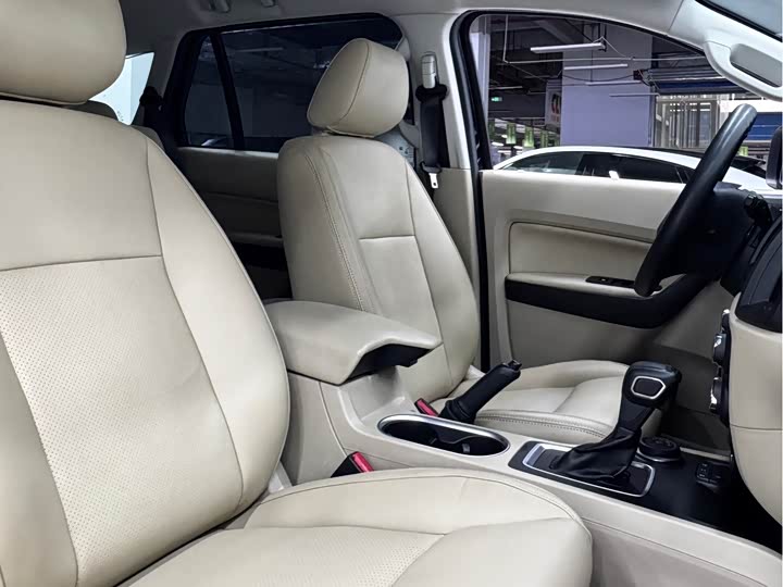 Ford Everest, 2023 — фото 8 из 9