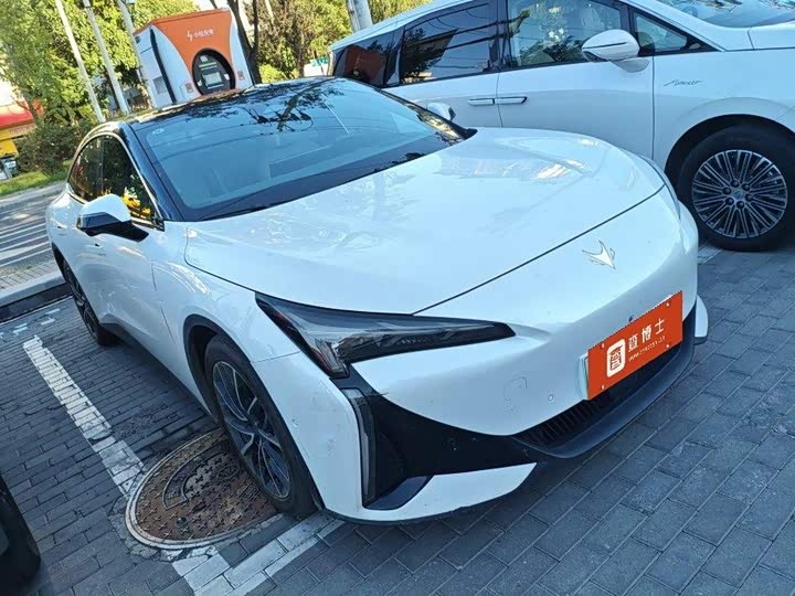 BAIC Arcfox Alpha S5, 2025 — фото 2 из 9