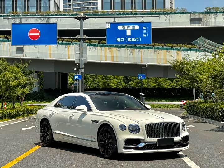Bentley Flying Spur, 2022 — фото 3 из 9