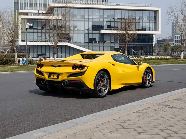 Ferrari F8, 2022 — фото 4 из 9