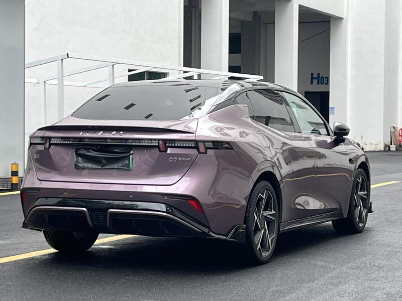 Lynk & Co 07 EM-P Hybrid, 2025 — фото 6 из 12
