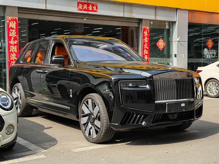 Rolls-Royce Cullinan, 2024 — фото 3 из 9