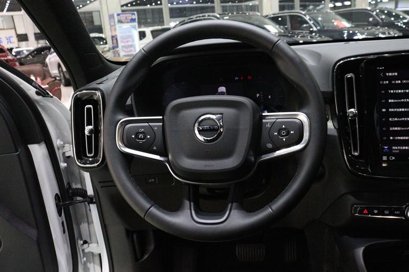 Volvo XC40, 2023 — фото 9 из 12