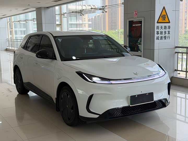 BAIC Arcfox T1, 2025 — фото 3 из 9