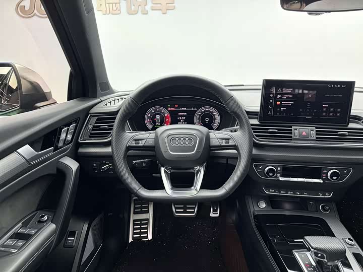 Audi Q5L Sportback, 2024 — фото 7 из 9