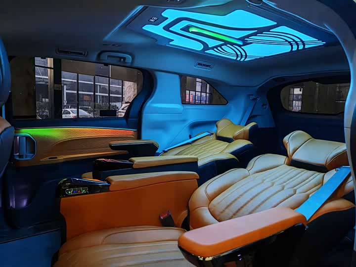 Toyota Granvia, 2025 — фото 9 из 9