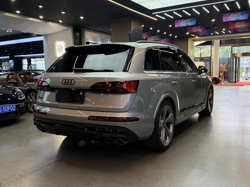 Audi SQ7, 2024 — фото 6 из 10